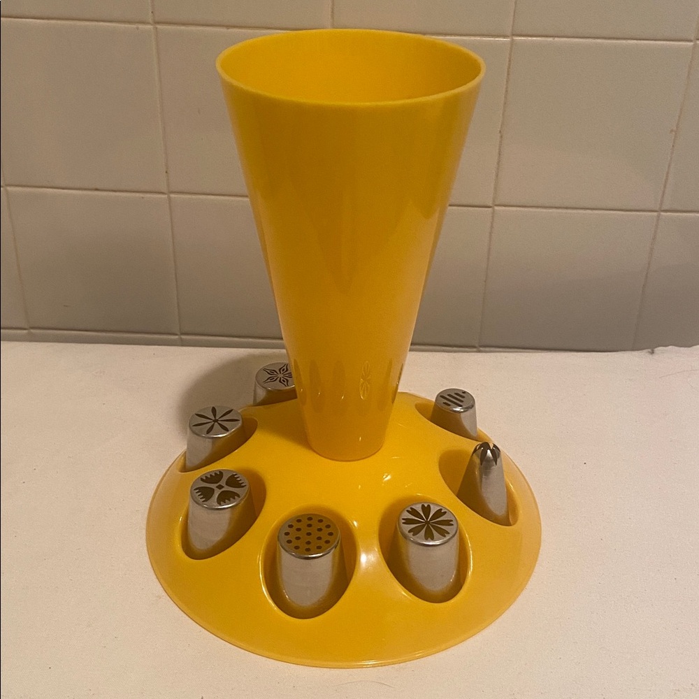 🎂Piping Bag Holder Plastic Stand for Filling,With 8 Slots Nozzles